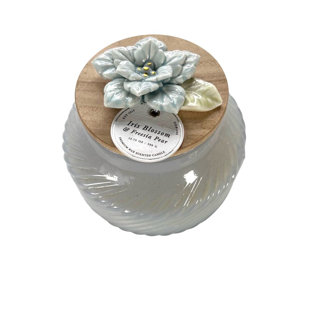 Scented candle in glass jar with wooden lid